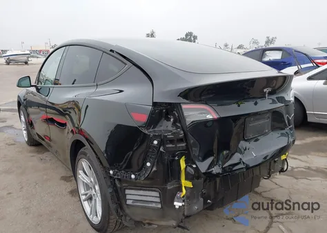 2021 Tesla Model Y Long Range Dual Motor All-Wheel Drive z USA, uszkodzony, nr VIN 5YJYGAEE3MF194474